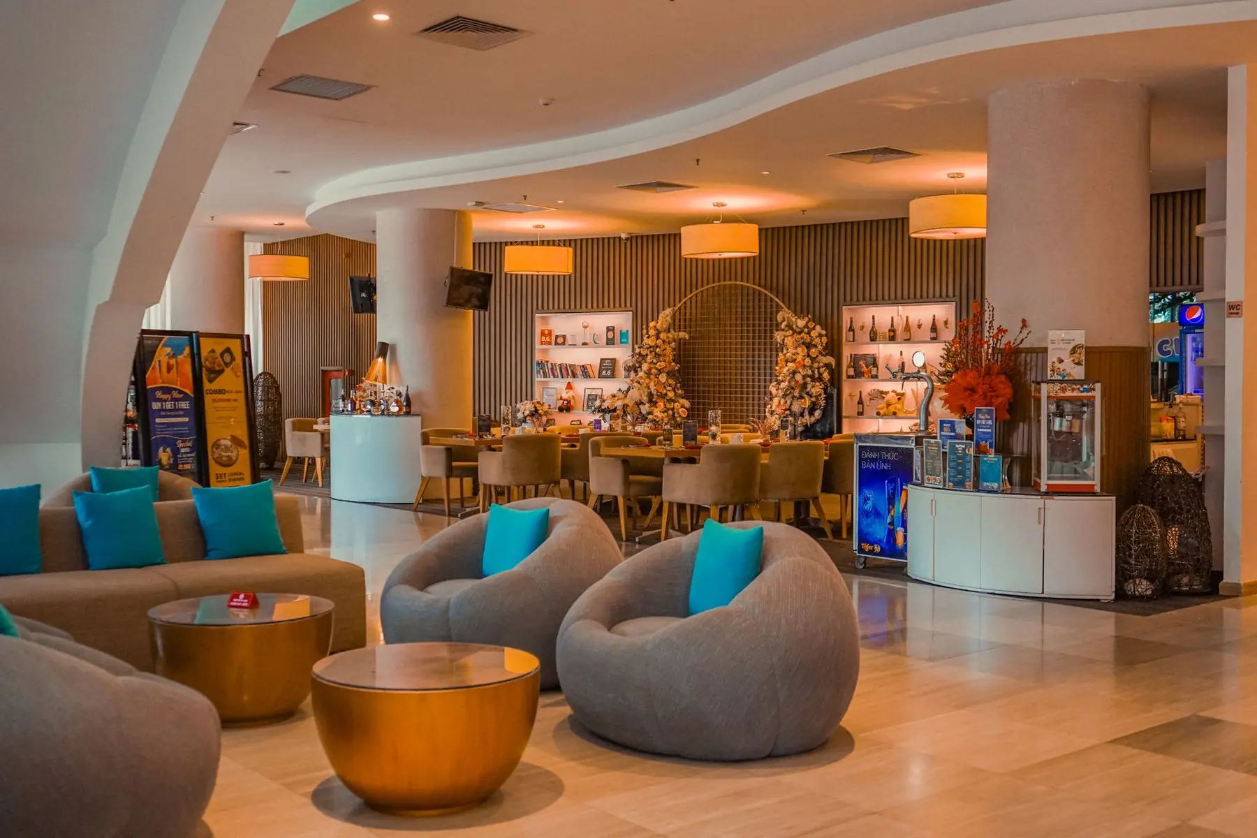 Café & Lounge